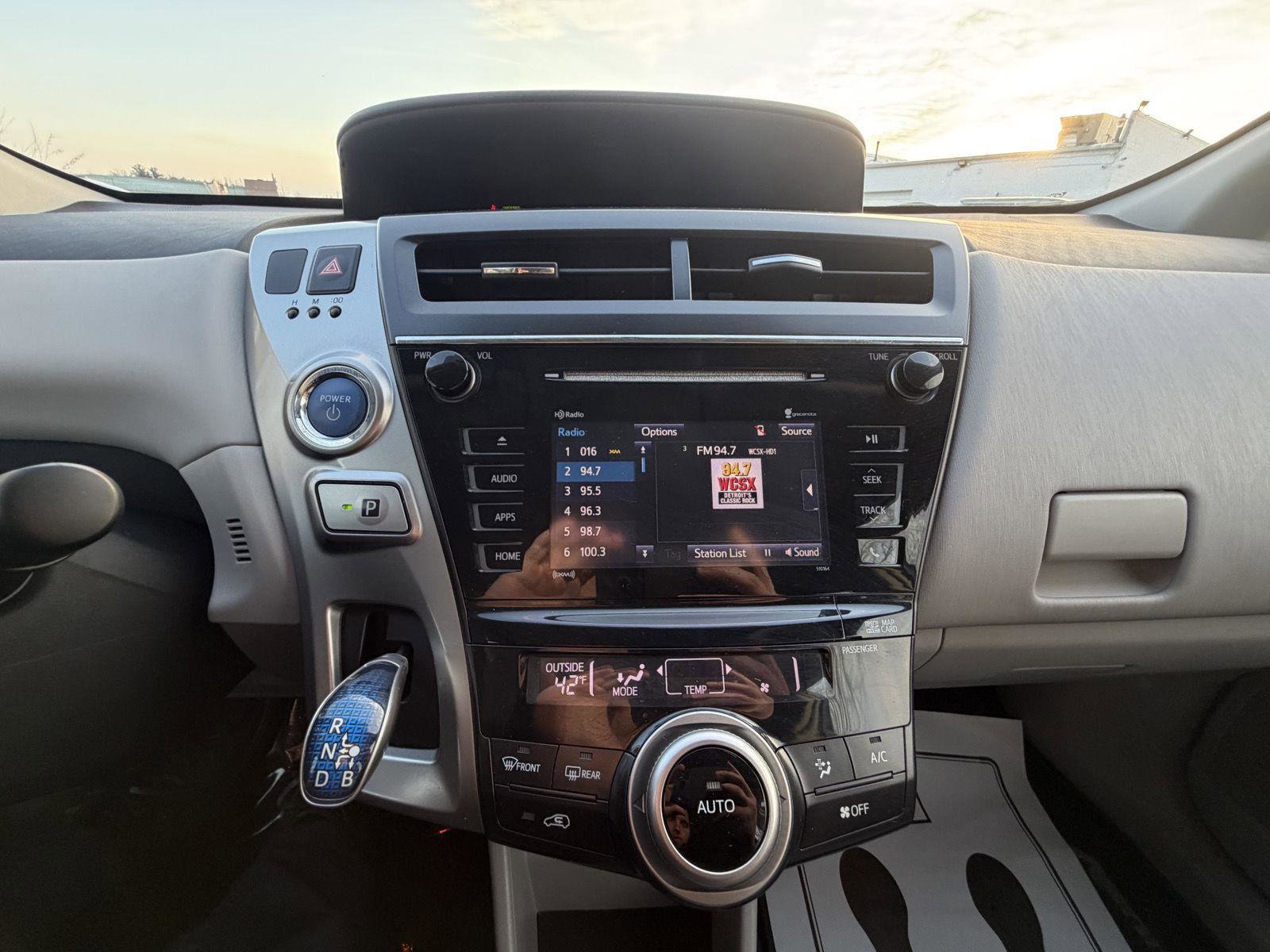 Used 2017 Toyota Prius V Three w/ Carpet Mat Package image 15