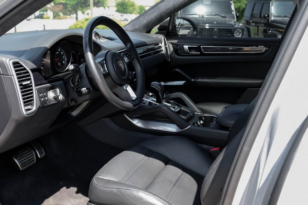 Used 2023 Porsche Cayenne Turbo AWD/4WD image 12