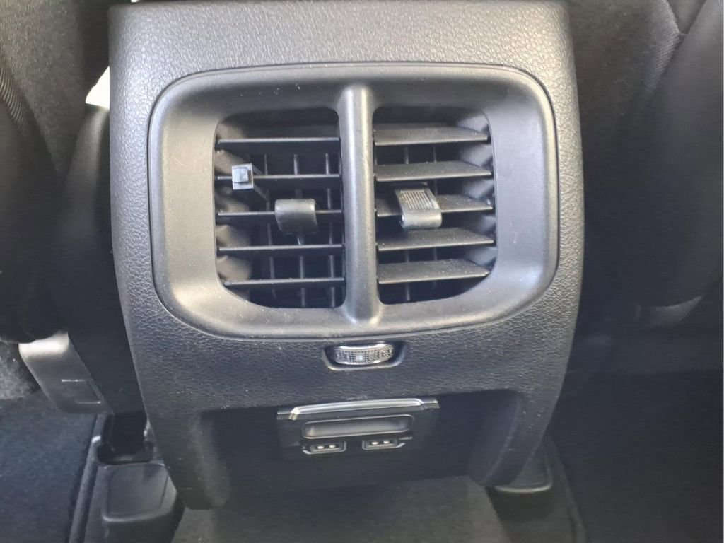 Used 2020 Jeep Cherokee Latitude Plus image 16