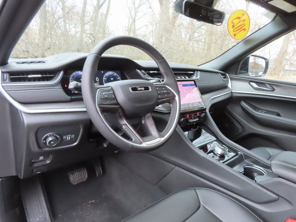 New 2025 Jeep Grand Cherokee L Limited w/ Trailer Tow Package image 19