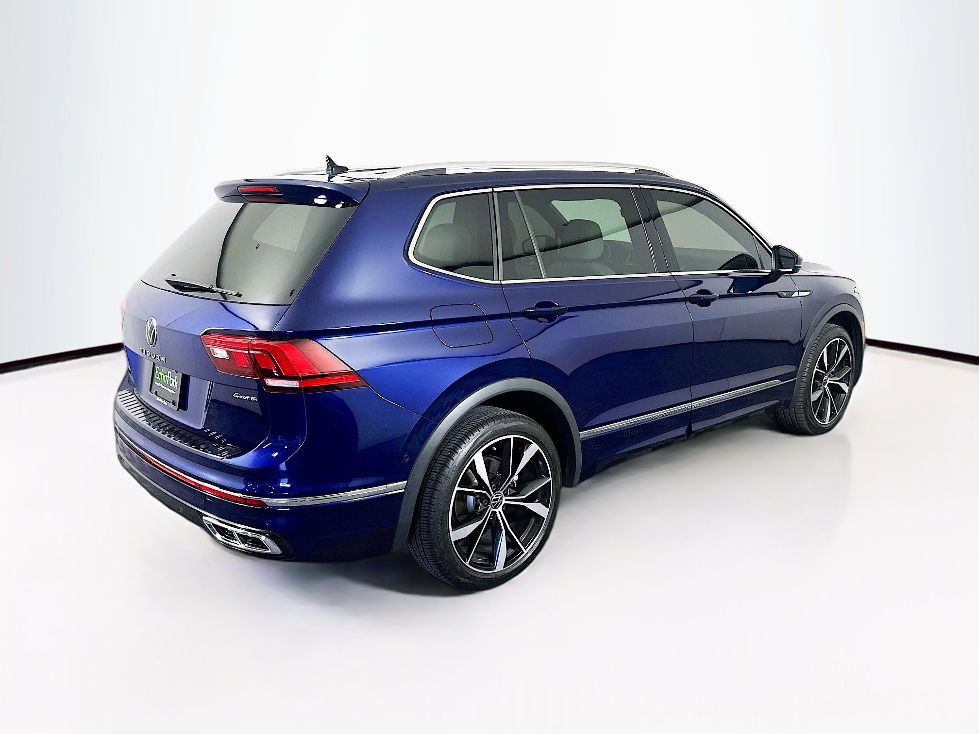 Used 2022 Volkswagen Tiguan SEL R-Line AWD/4WD image 9
