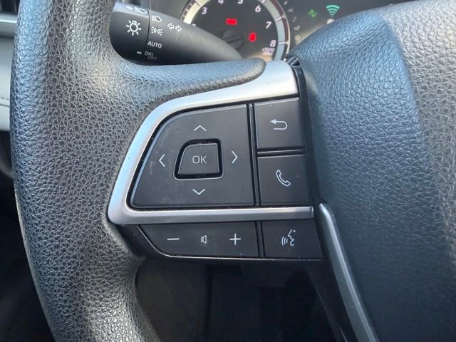 Used 2023 Toyota Highlander L video 3