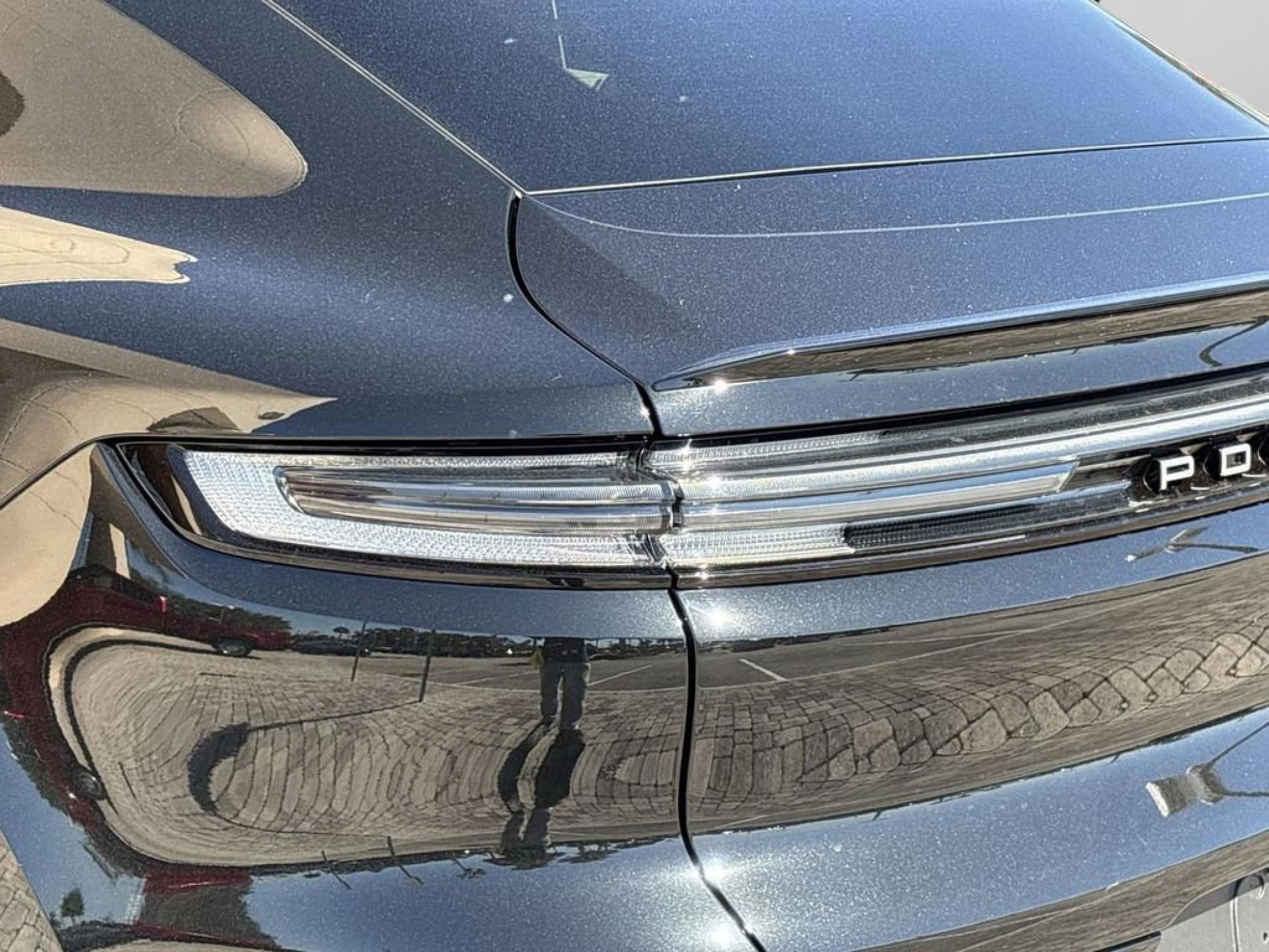 Used 2025 Porsche Cayenne E-Hybrid Coupe image 34