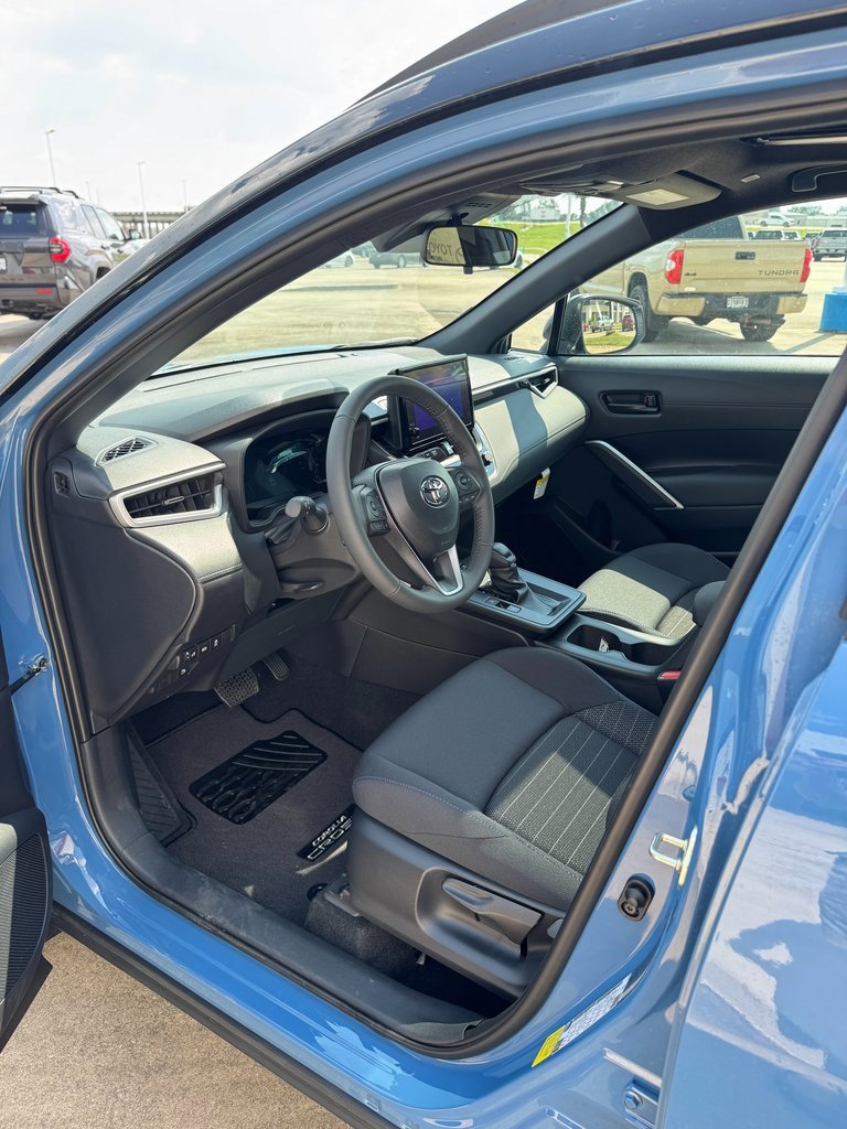 Used 2026 Toyota Corolla Cross AWD Hybrid w/ Moonroof Package image 10