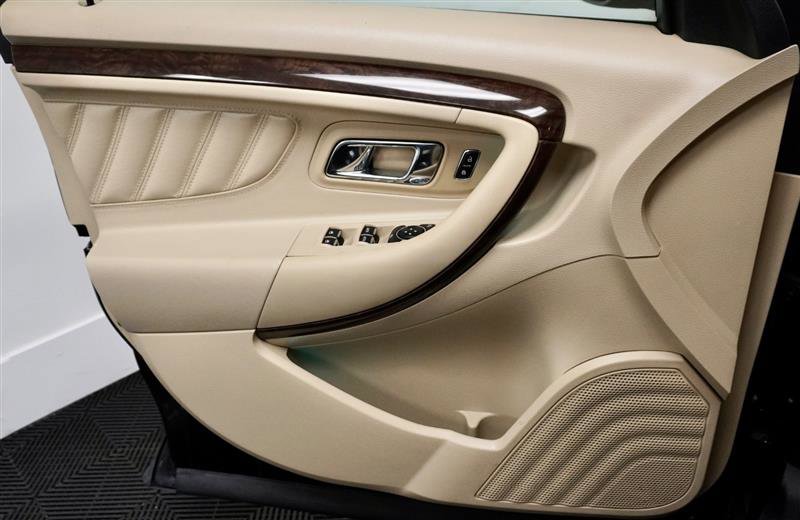 Used 2016 Ford Taurus Limited image 30