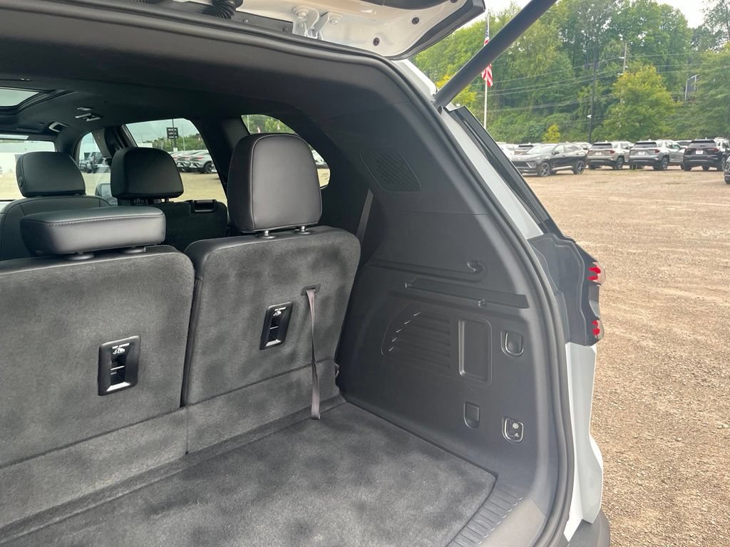 Used 2024 GMC Acadia AT4 w/ Luxury Package AWD/4WD image 15