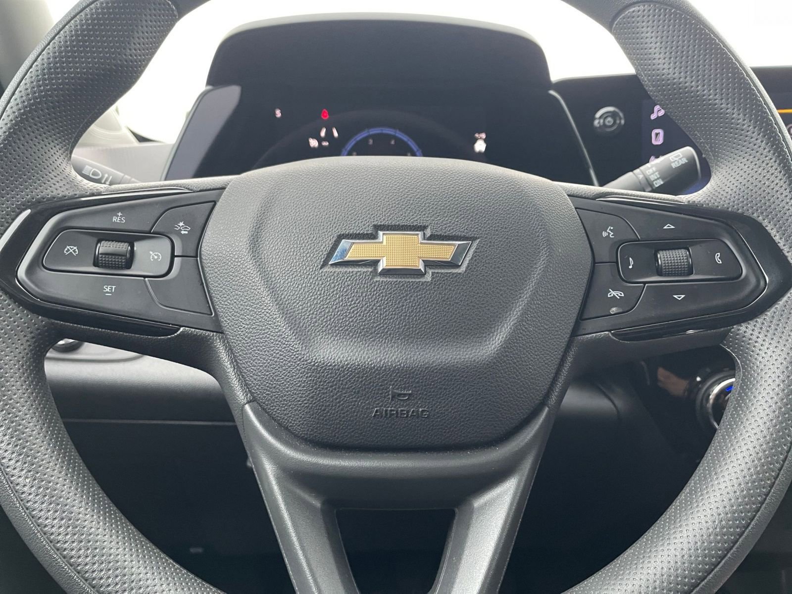 Used 2025 Chevrolet Trax LT image 27