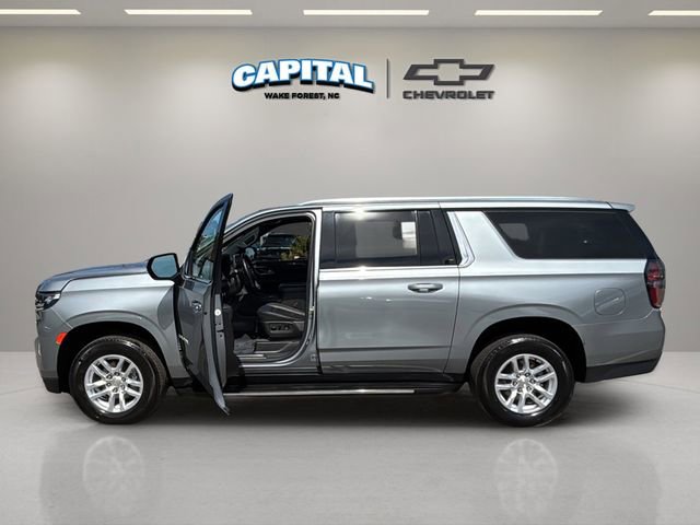 Used 2024 Chevrolet Suburban LT RWD image 13