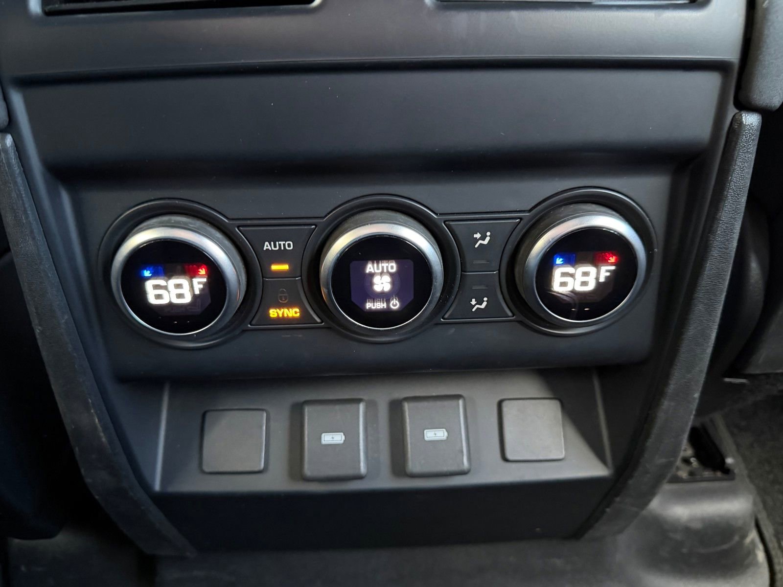 Used 2023 Land Rover Defender 130 S image 26