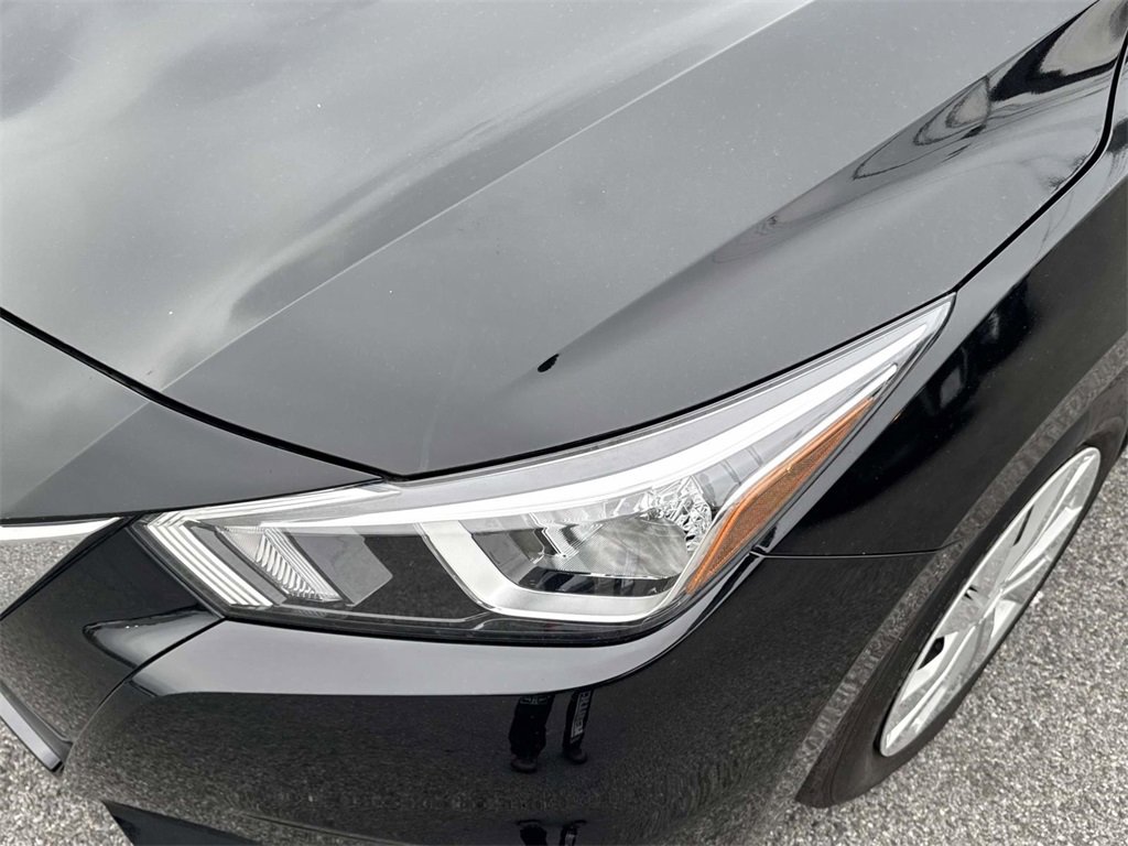 Used 2022 Nissan Versa S image 11