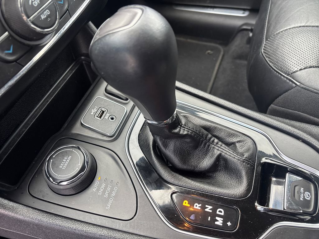Used 2019 Jeep Cherokee Limited AWD/4WD image 27