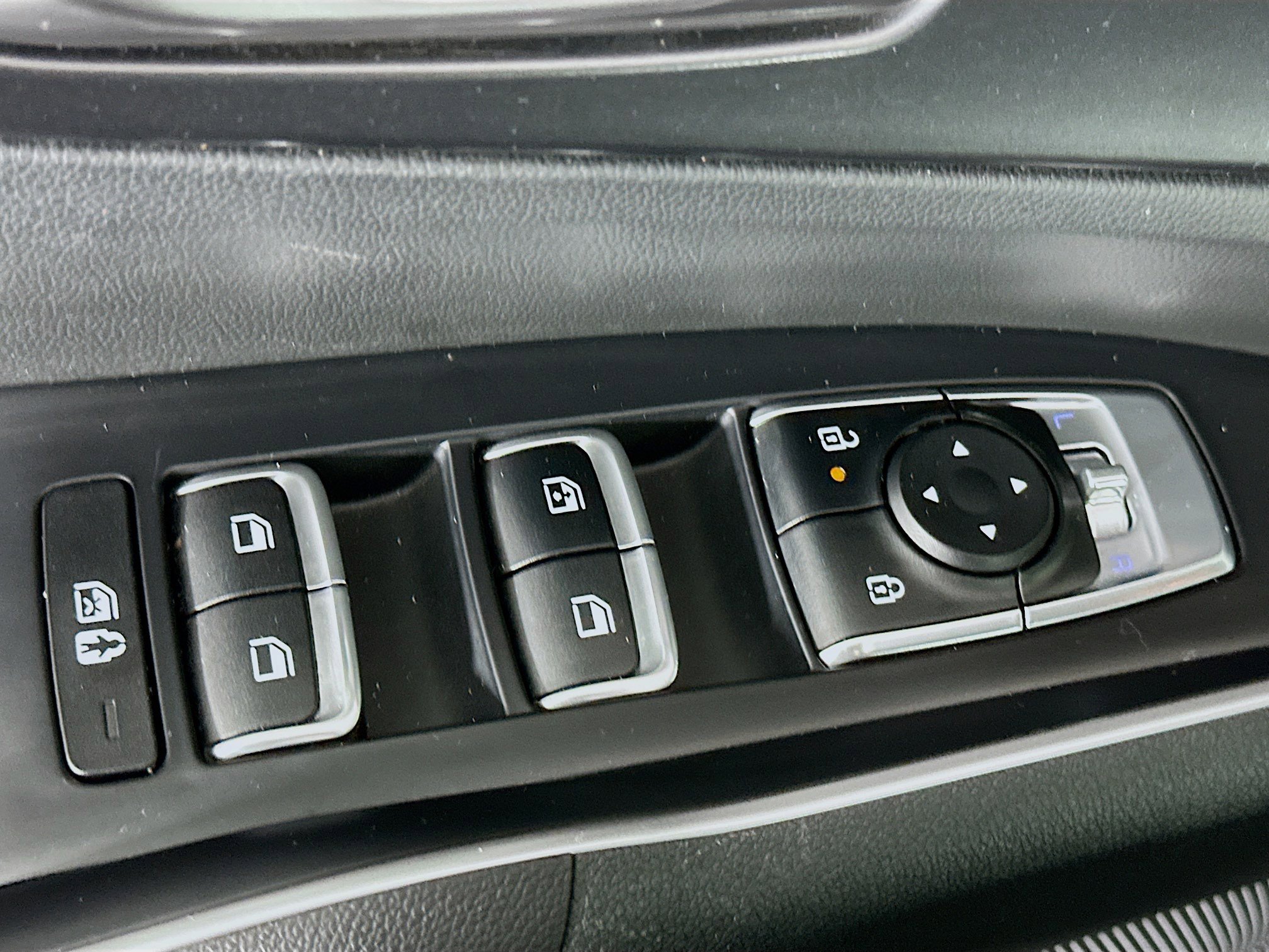 Used 2024 Kia Sorento S image 15