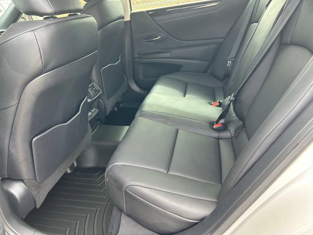 Used 2019 Lexus ES 350 350 w/ Premium Package image 27