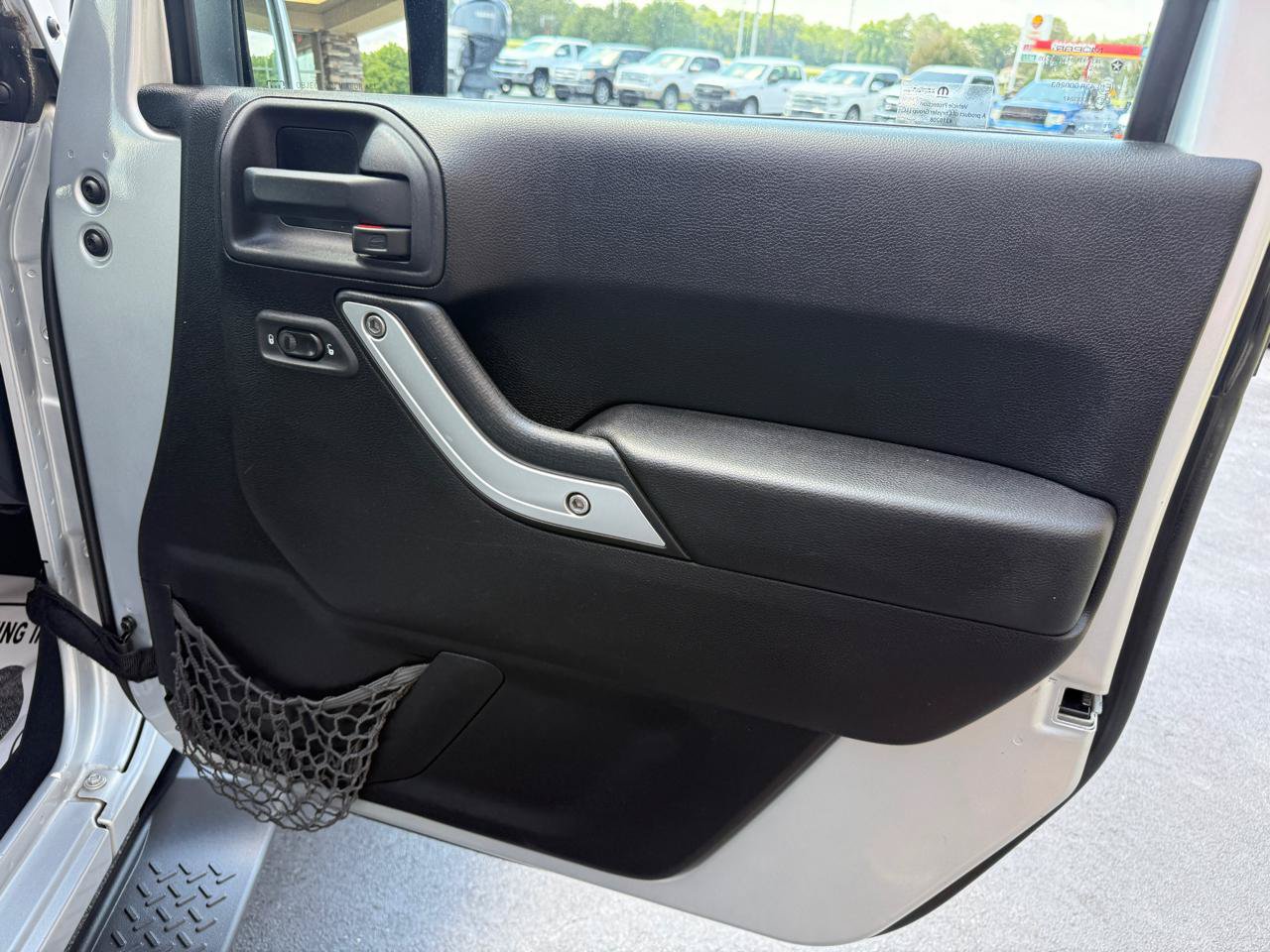 Used 2012 Jeep Wrangler Unlimited Sahara w/ Connectivity Group AWD/4WD image 14