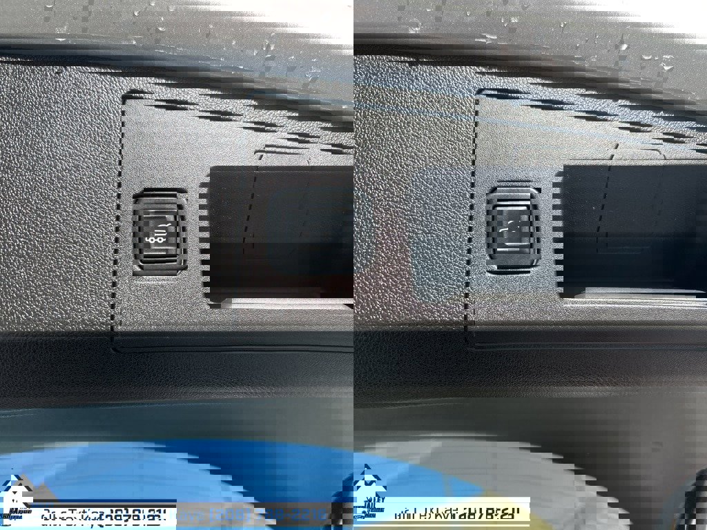 Used 2022 Cadillac XT4 Luxury w/ Cold Weather Package image 11