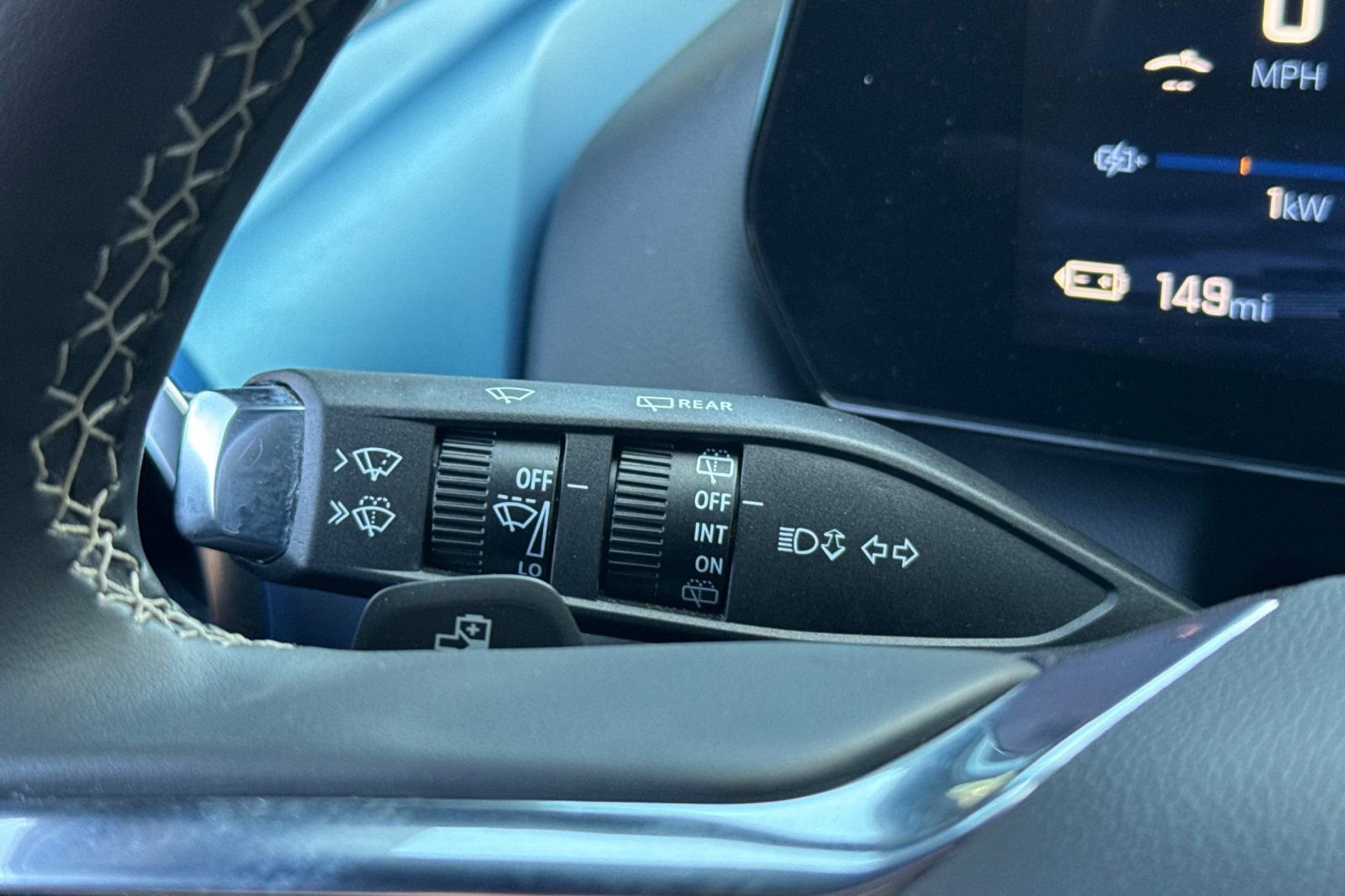 Used 2025 Chevrolet Equinox EV LT w/ Convenience Package image 35