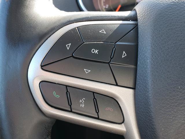 Used 2019 Jeep Cherokee Latitude Plus w/ Cold Weather Group AWD/4WD image 26