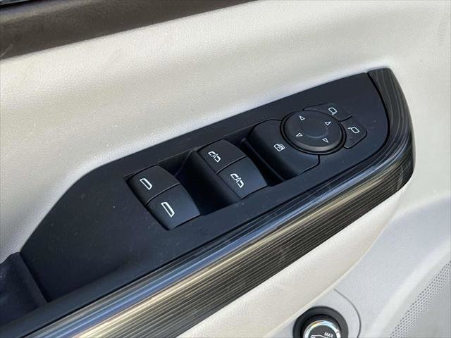 Used 2022 GMC Acadia SLT image 17