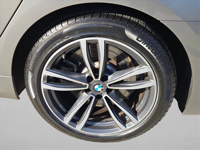 Used 2021 BMW 750i xDrive w/ M Sport Package AWD/4WD image 25