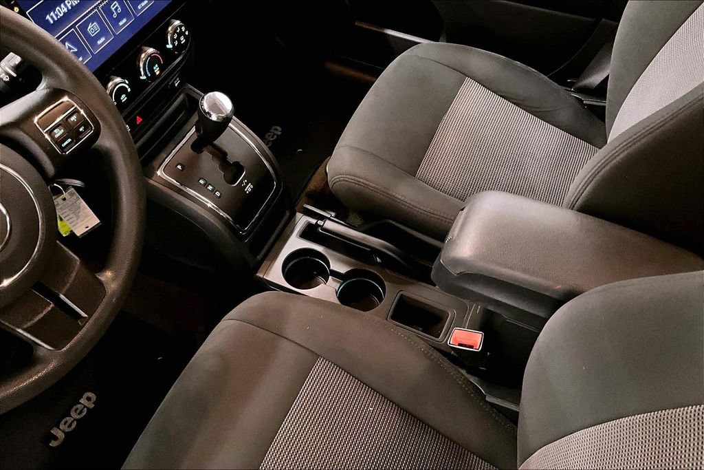 Used 2017 Jeep Patriot Sport w/ Power Value Group FWD image 18