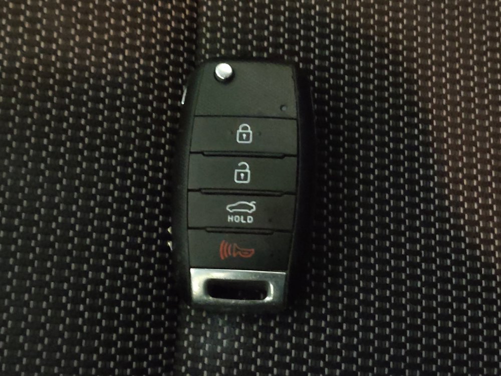 Used 2017 Kia Forte LX image 32