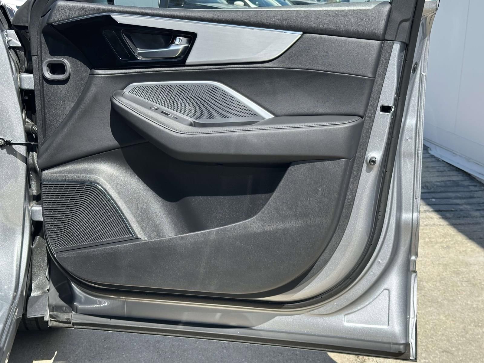 Certified 2025 Acura MDX FWD image 9