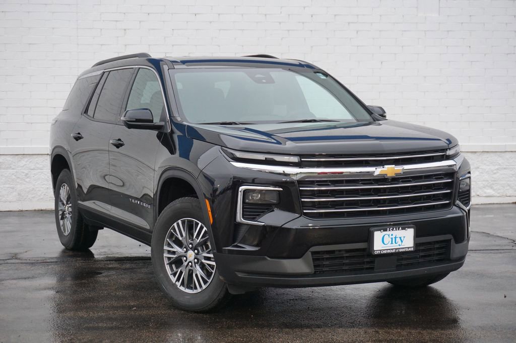 Used 2025 Chevrolet Traverse LT w/ Driver Confidence Package FWD image 2