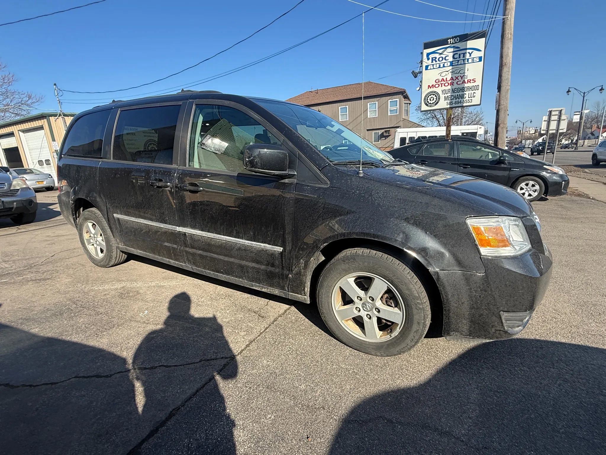 Used 2010 Dodge Grand Caravan SXT FWD image 2