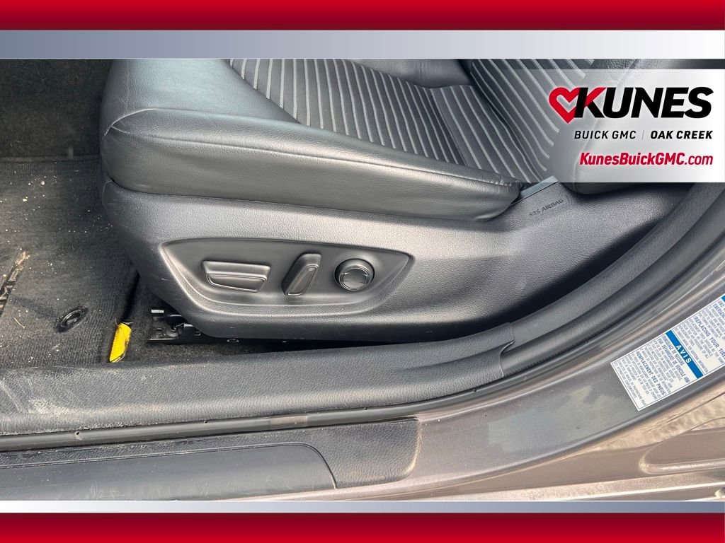 Used 2024 Toyota Camry SE image 11