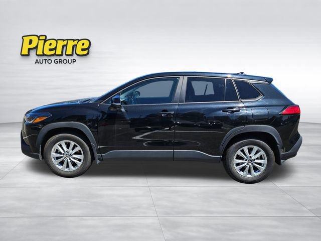 Used 2025 Toyota Corolla Cross LE AWD/4WD image 3