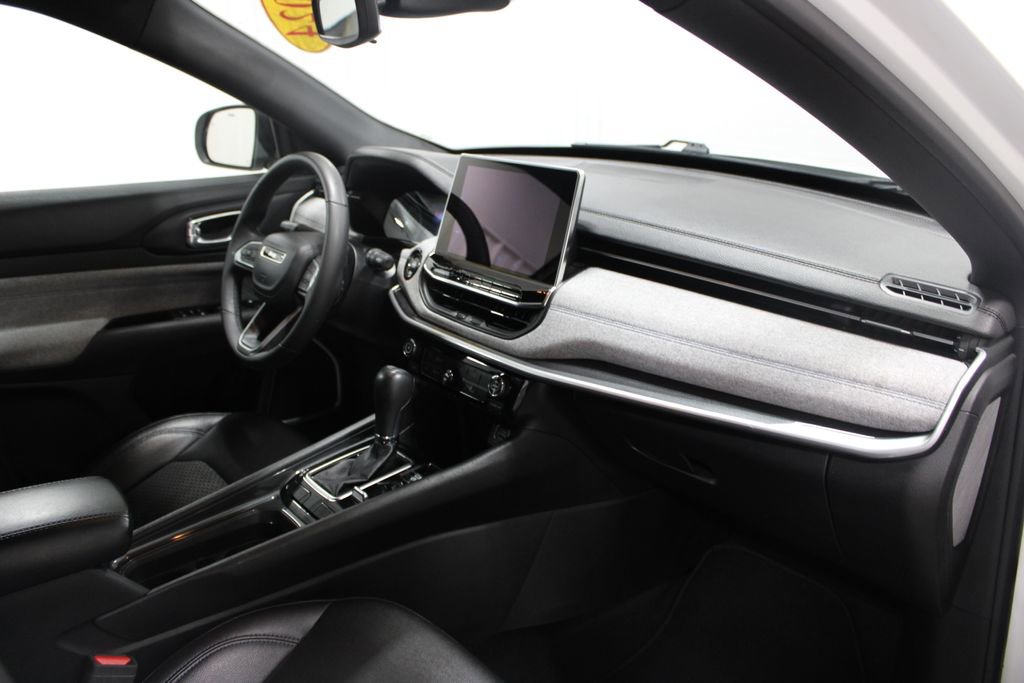 Used 2024 Jeep Compass Latitude image 19