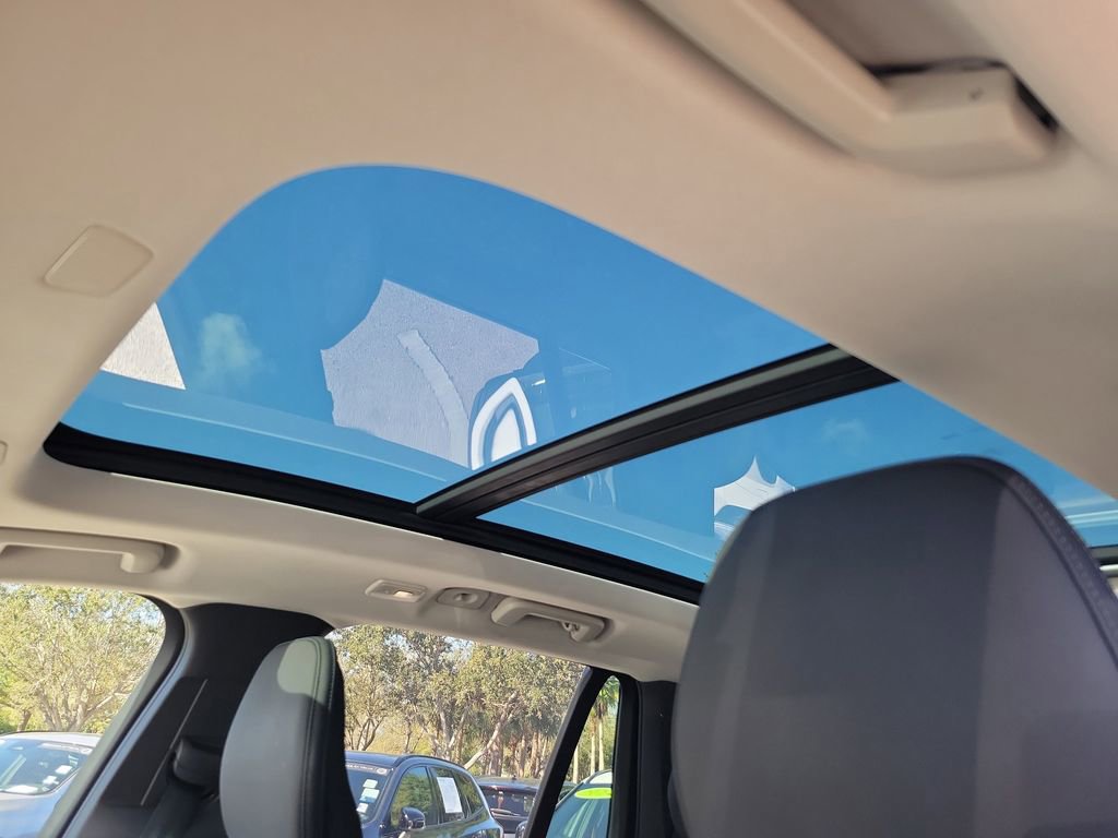 Certified 2025 Volvo XC90 B5 Plus image 22