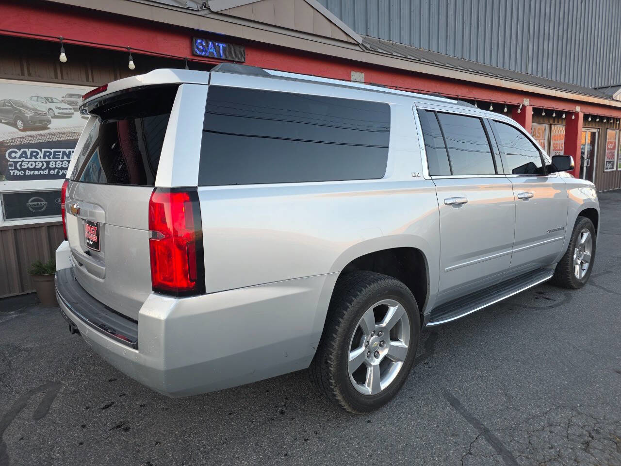 Used 2016 Chevrolet Suburban LTZ image 9