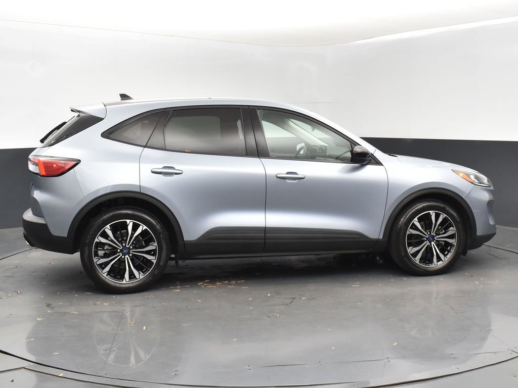 Used 2022 Ford Escape SE w/ SE Sport Appearance Package image 8