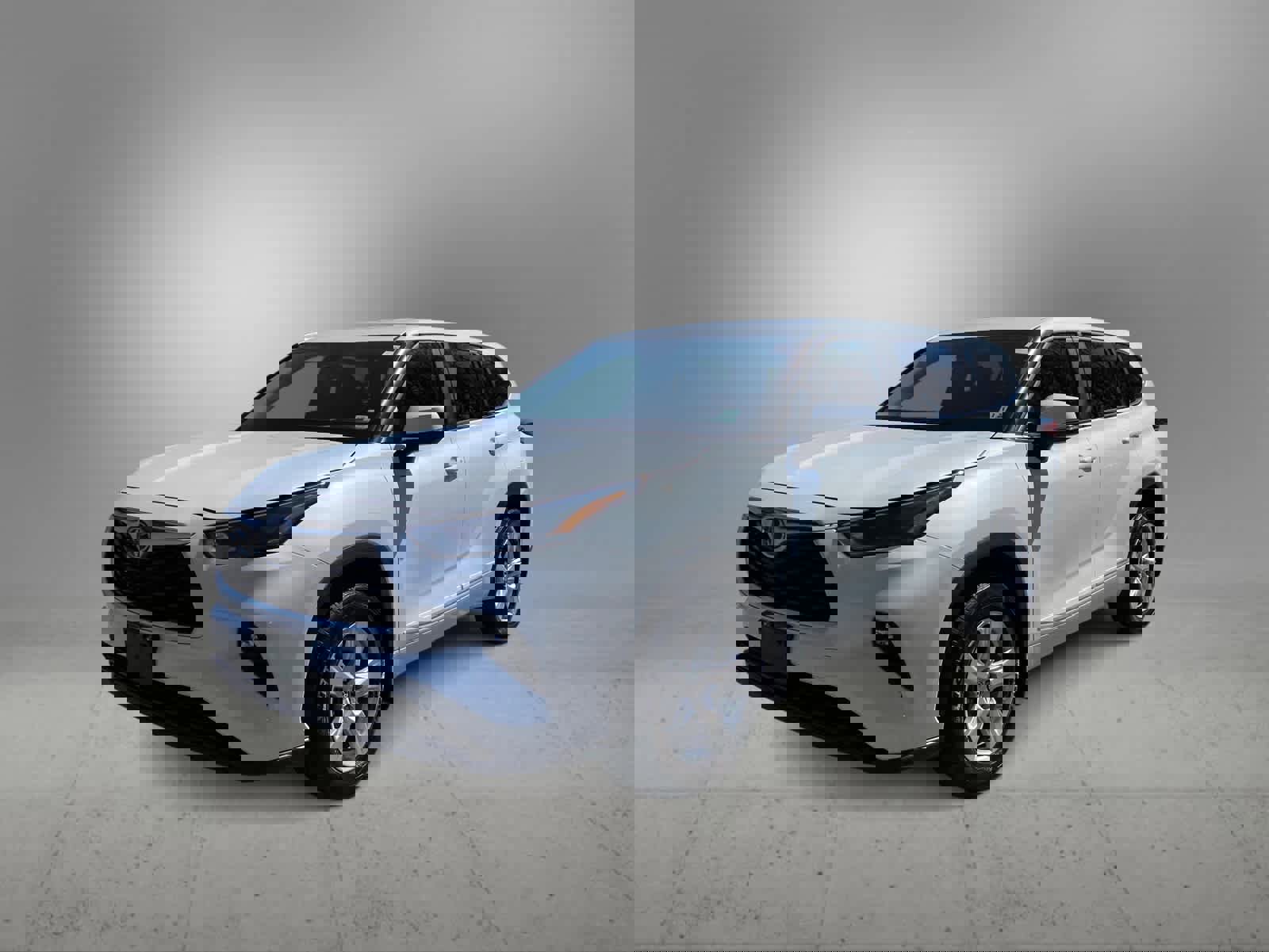 Used 2023 Toyota Highlander LE image 1