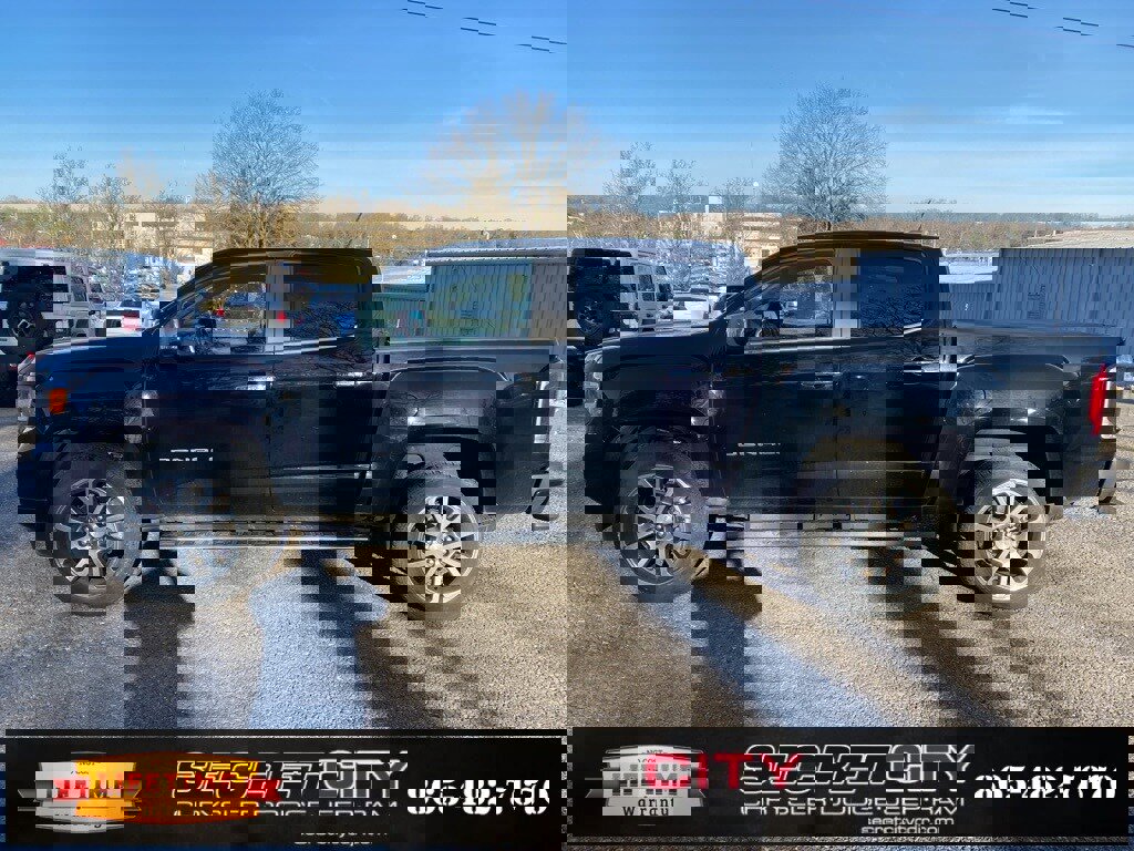 Used 2022 GMC Canyon Denali image 8