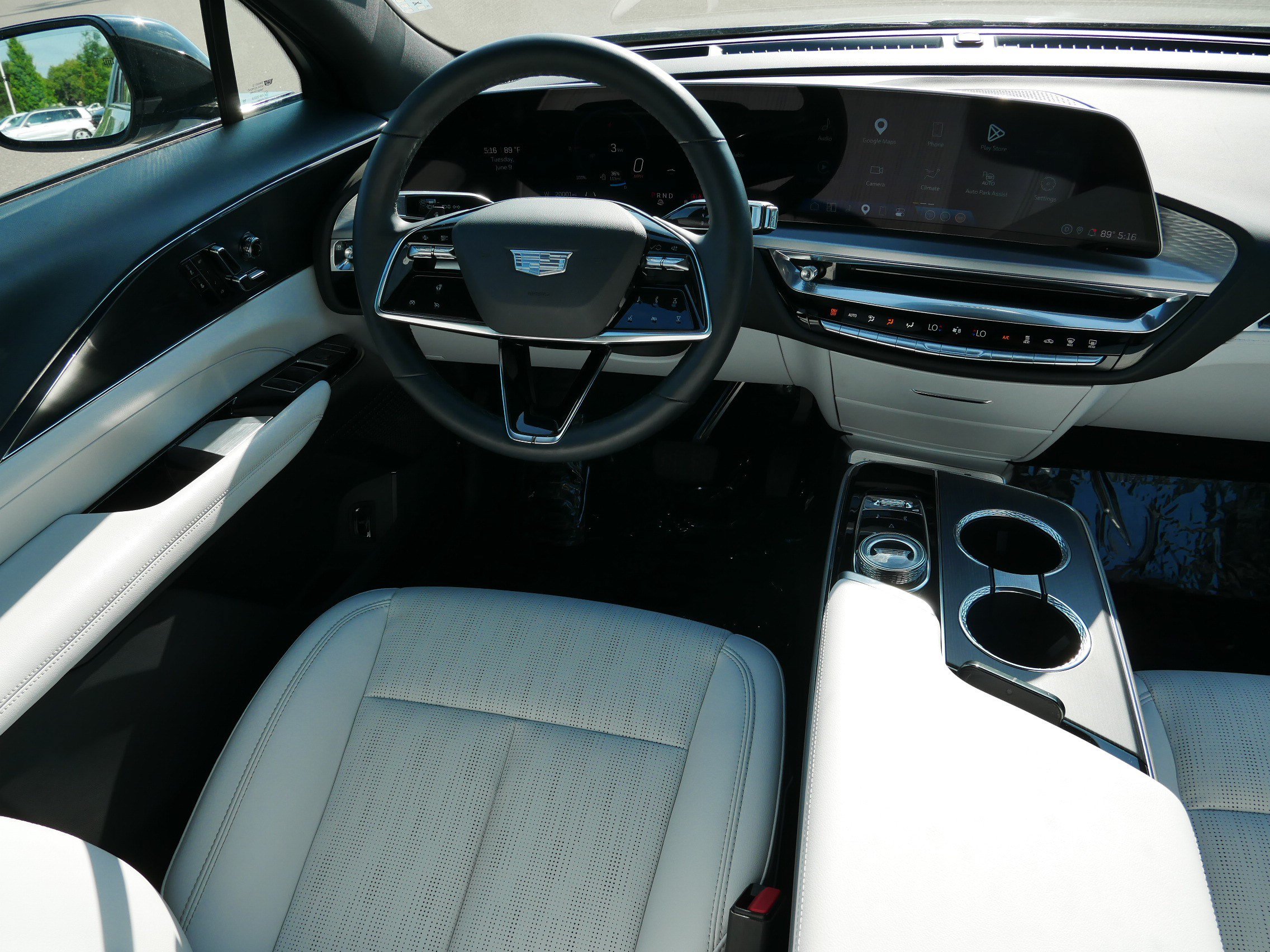 Certified 2024 Cadillac Lyriq Sport w/ LPO, Floor Liner Package AWD/4WD image 7