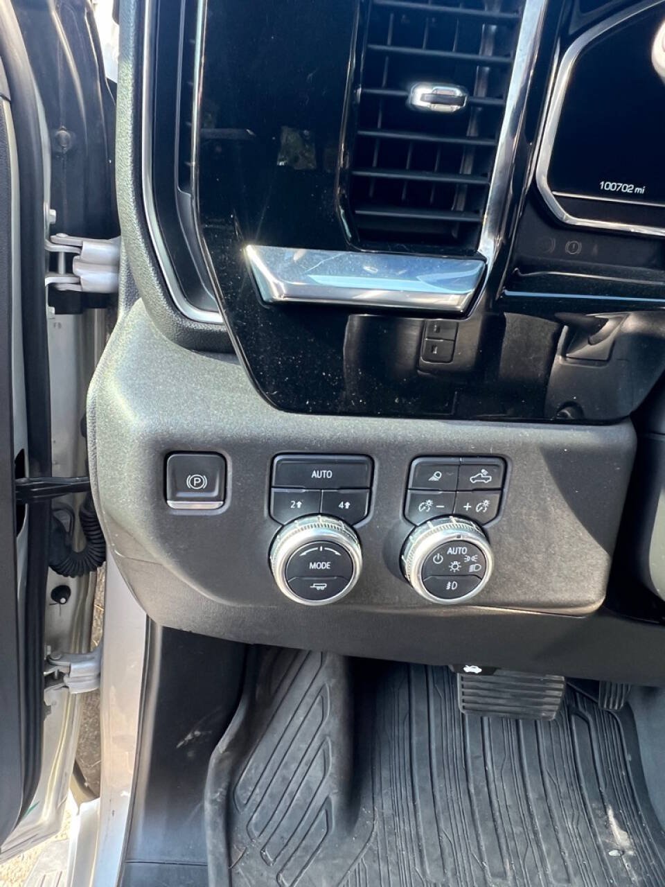 Used 2022 GMC Sierra 1500 SLT w/ SLT Premium Plus Package AWD/4WD image 31