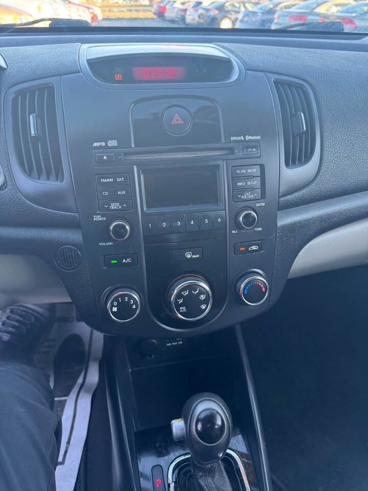 Used 2011 Kia Forte EX image 12