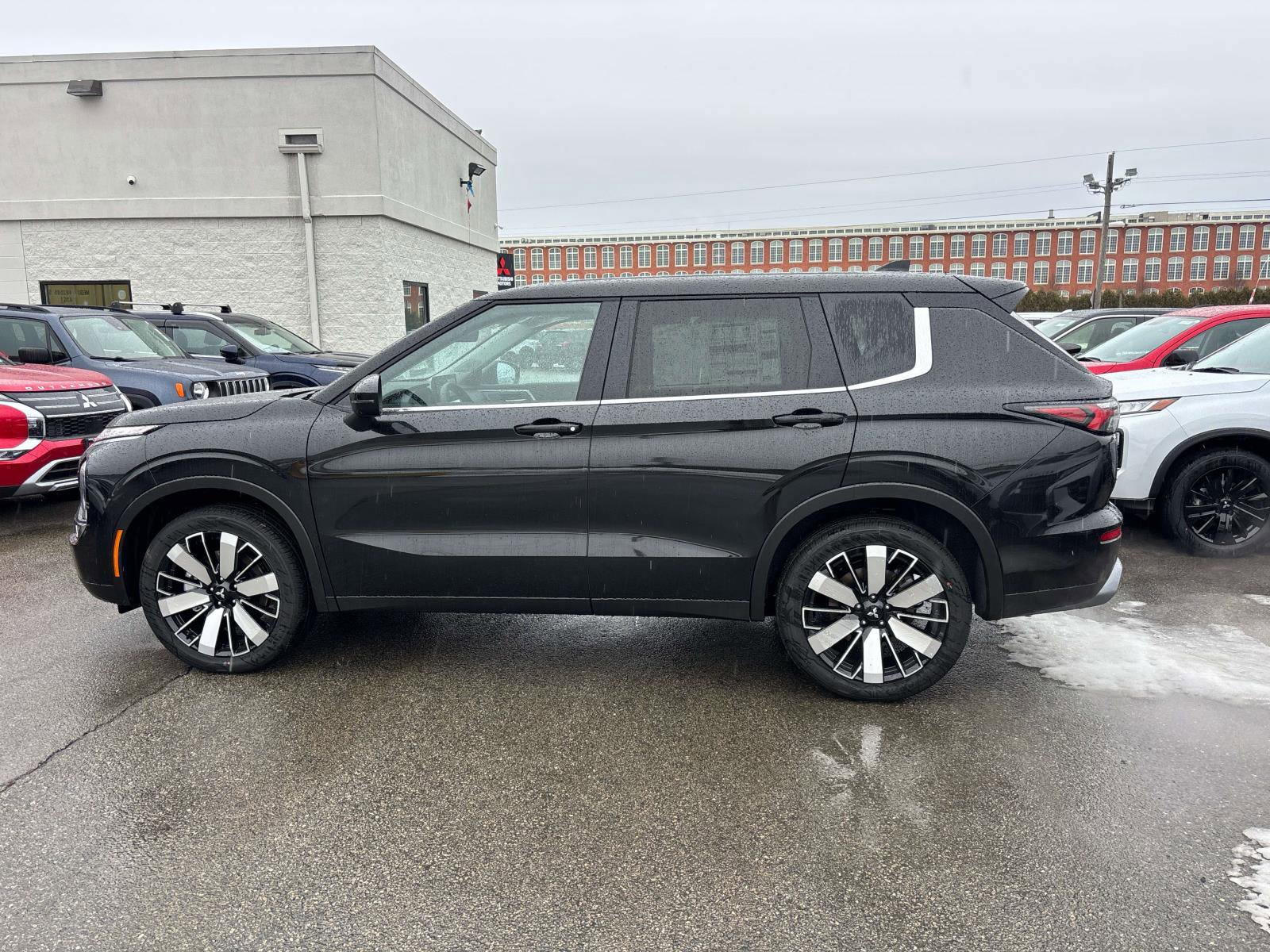 New 2026 Mitsubishi Outlander SE video 2