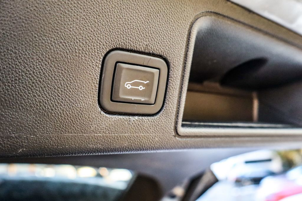 Used 2024 GMC Terrain SLT image 35