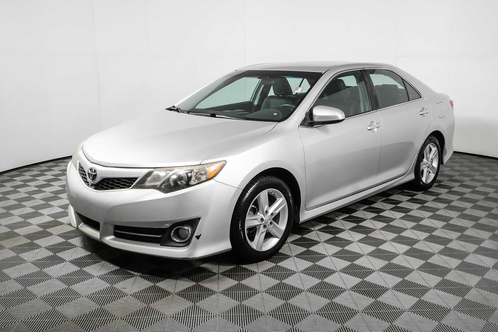 Used 2012 Toyota Camry SE FWD image 22