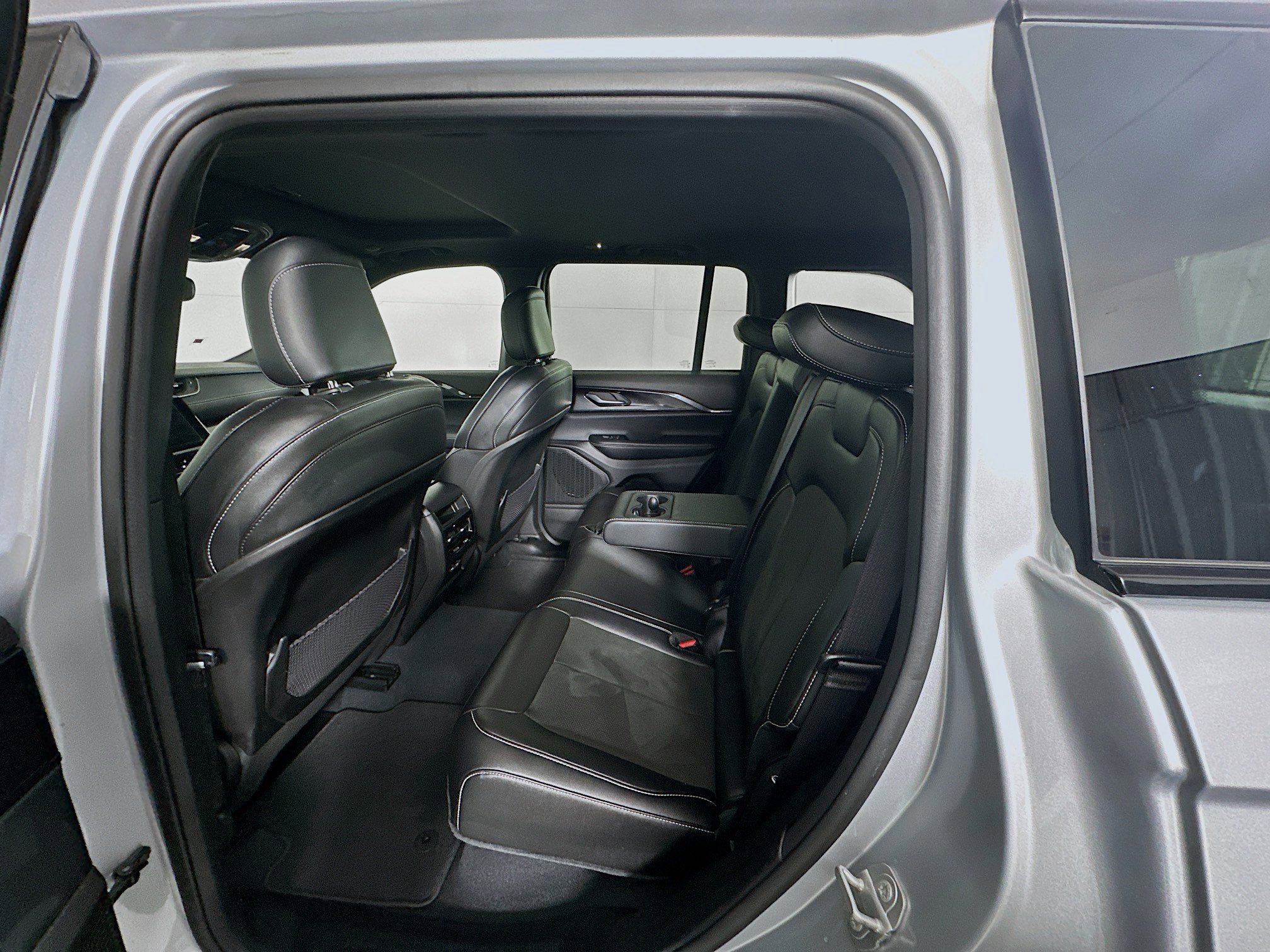 Used 2023 Jeep Grand Cherokee Altitude image 30