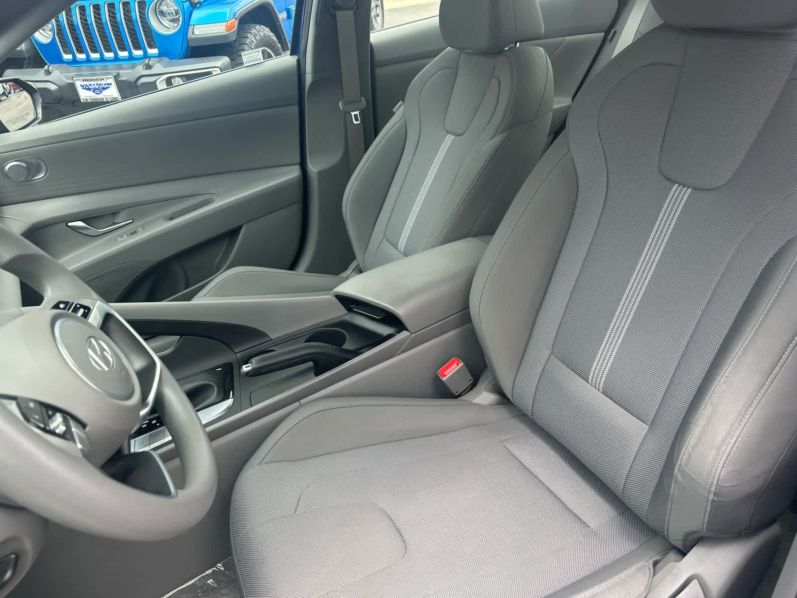 Used 2024 Hyundai Elantra SE image 12