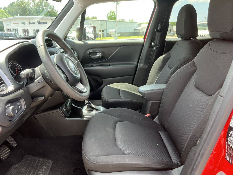 Used 2023 Jeep Renegade Latitude AWD/4WD image 3