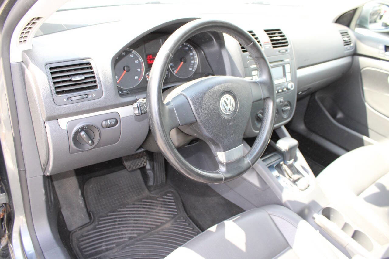 Used 2009 Volkswagen Jetta SE FWD image 13