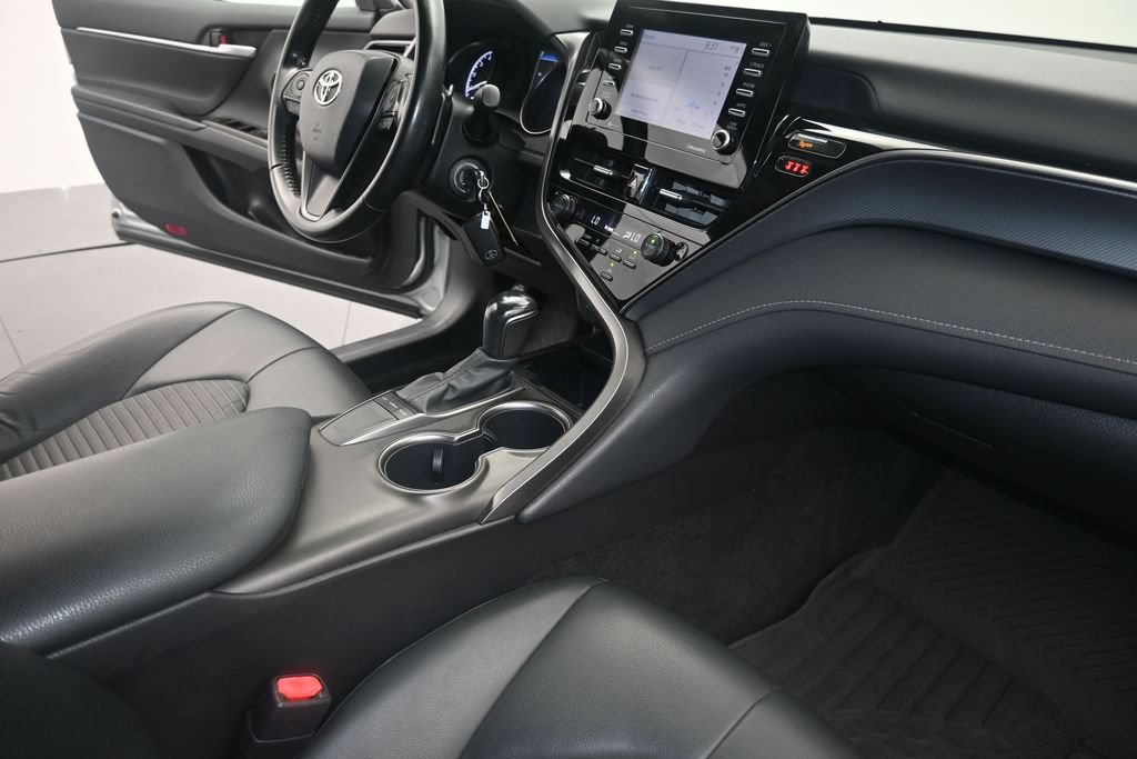 Used 2022 Toyota Camry SE FWD image 13