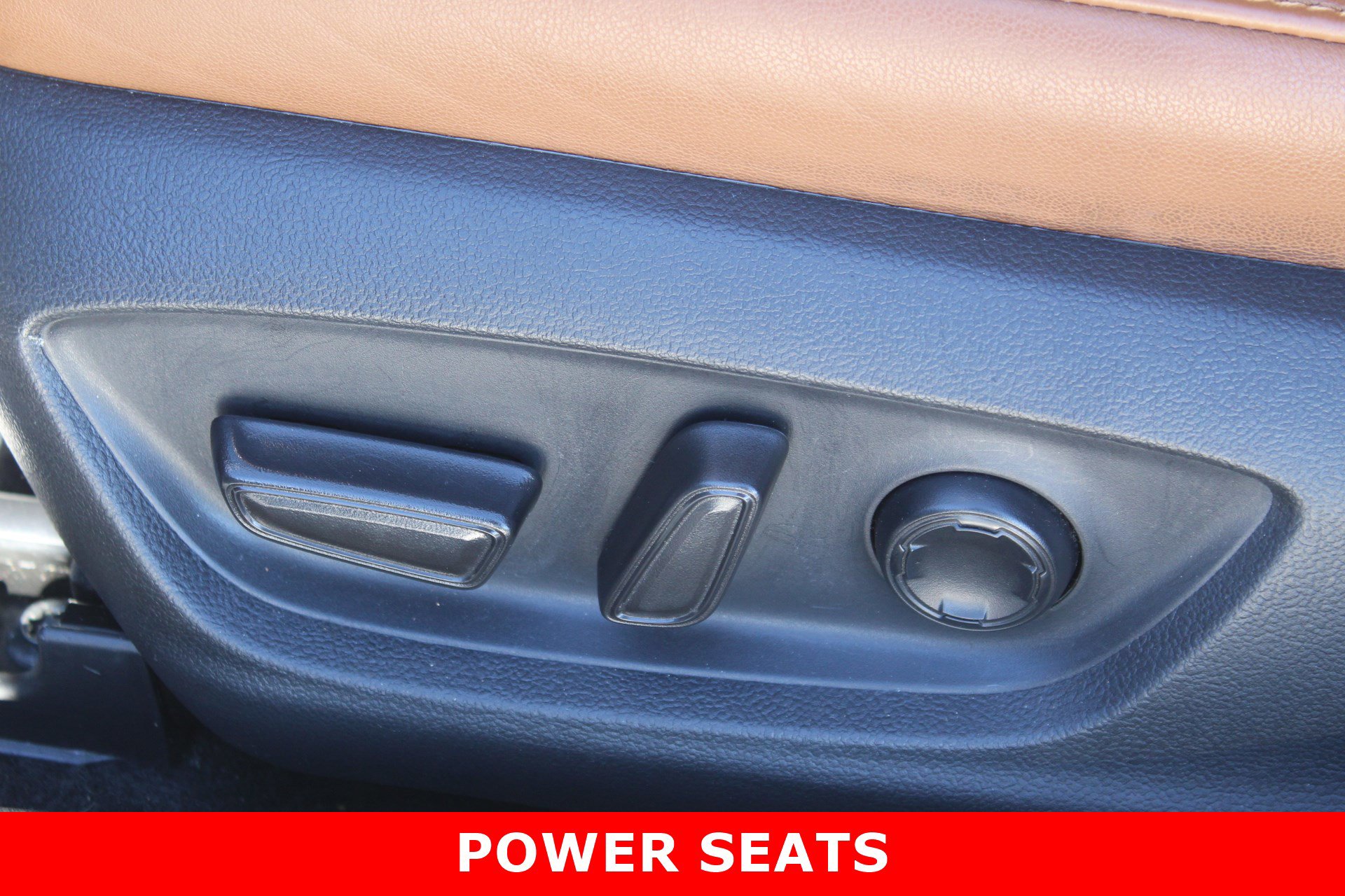 Used 2020 Toyota Avalon Limited image 13