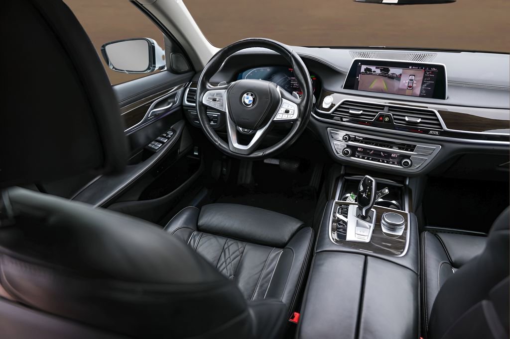 Used 2020 BMW 740i RWD image 30