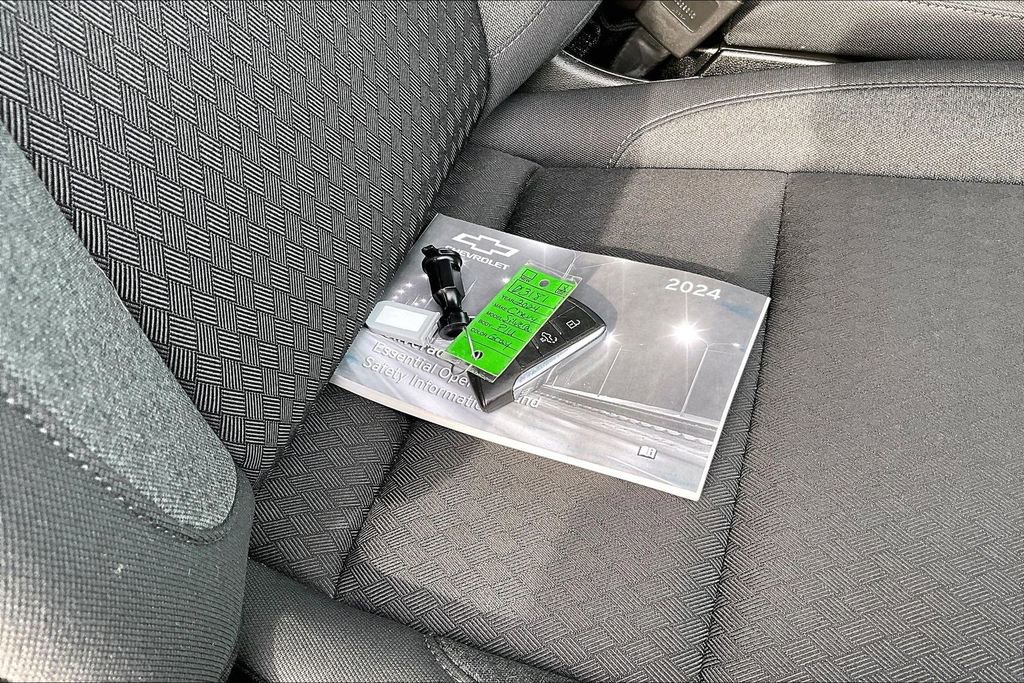 Used 2024 Chevrolet Silverado 1500 LT image 11